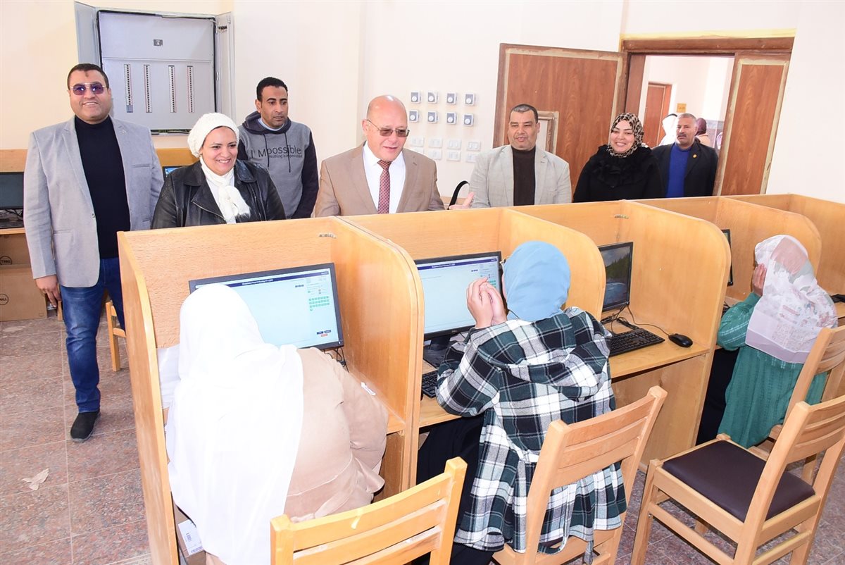 امتحانات كلية التمريض داخل مركز الاختبارات الإلكترونية