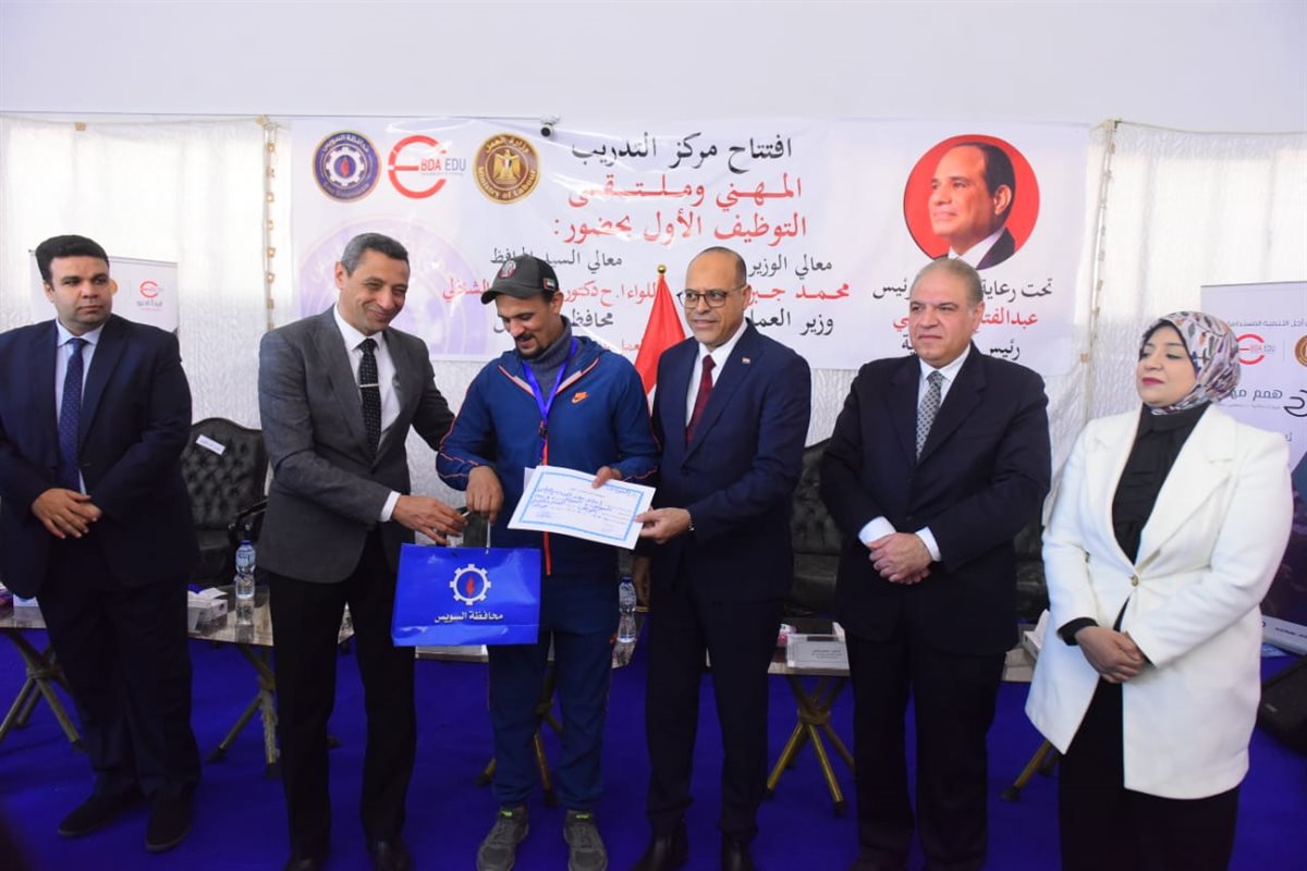&nbsp;وزير العمل يفتتح ملتقى توظيف بالسويس