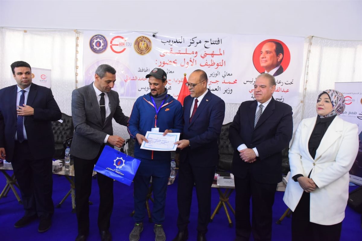 &nbsp;وزير العمل يفتتح ملتقى توظيف بالسويس