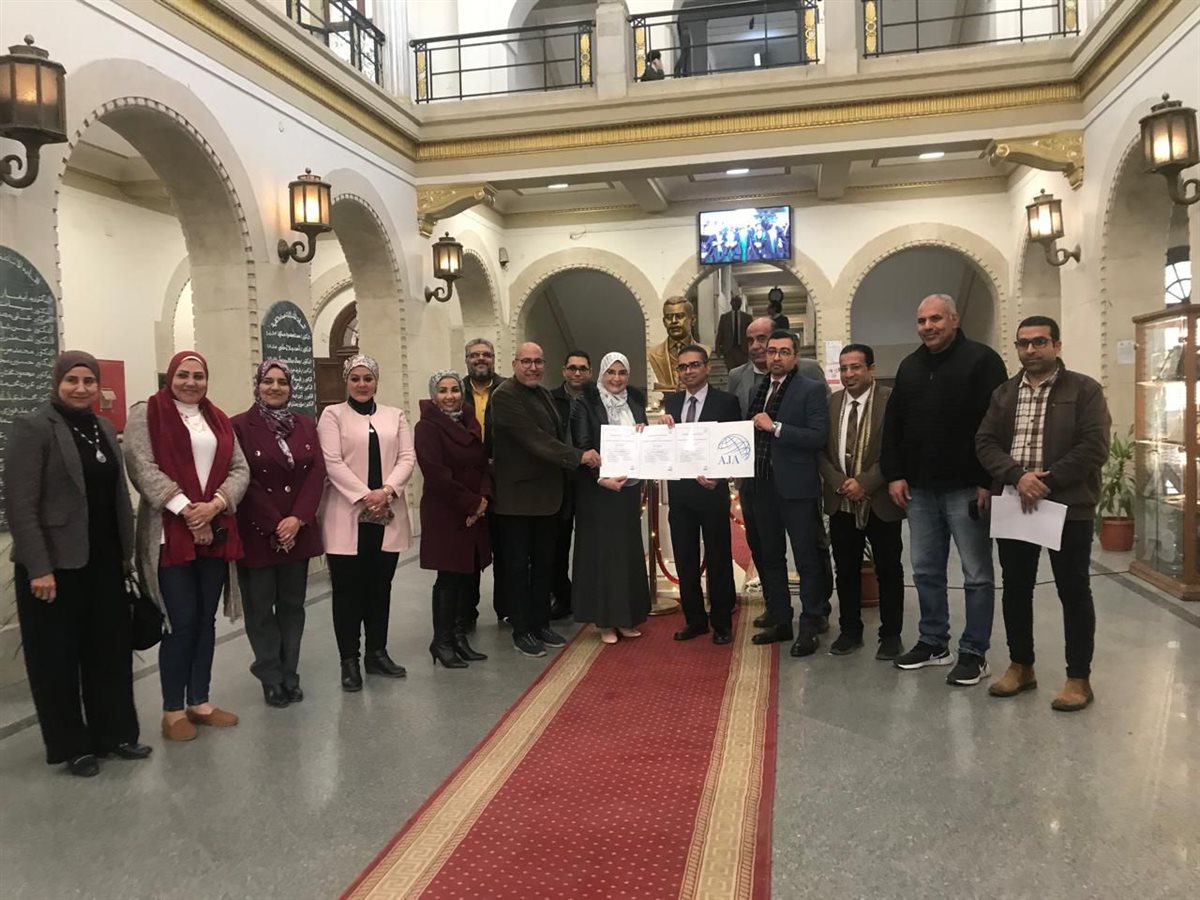 علوم القاهرة تحصل على تجديد الأيزو الدولية