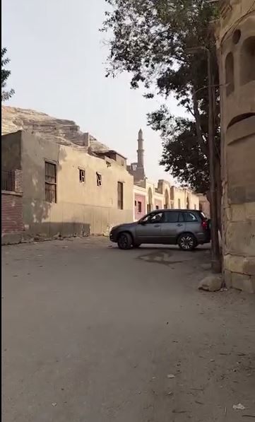 مطالبة برسوم وهمية أمام مسجد تاريخي بالخليفة.. كشف ملابسات فيديو متداول