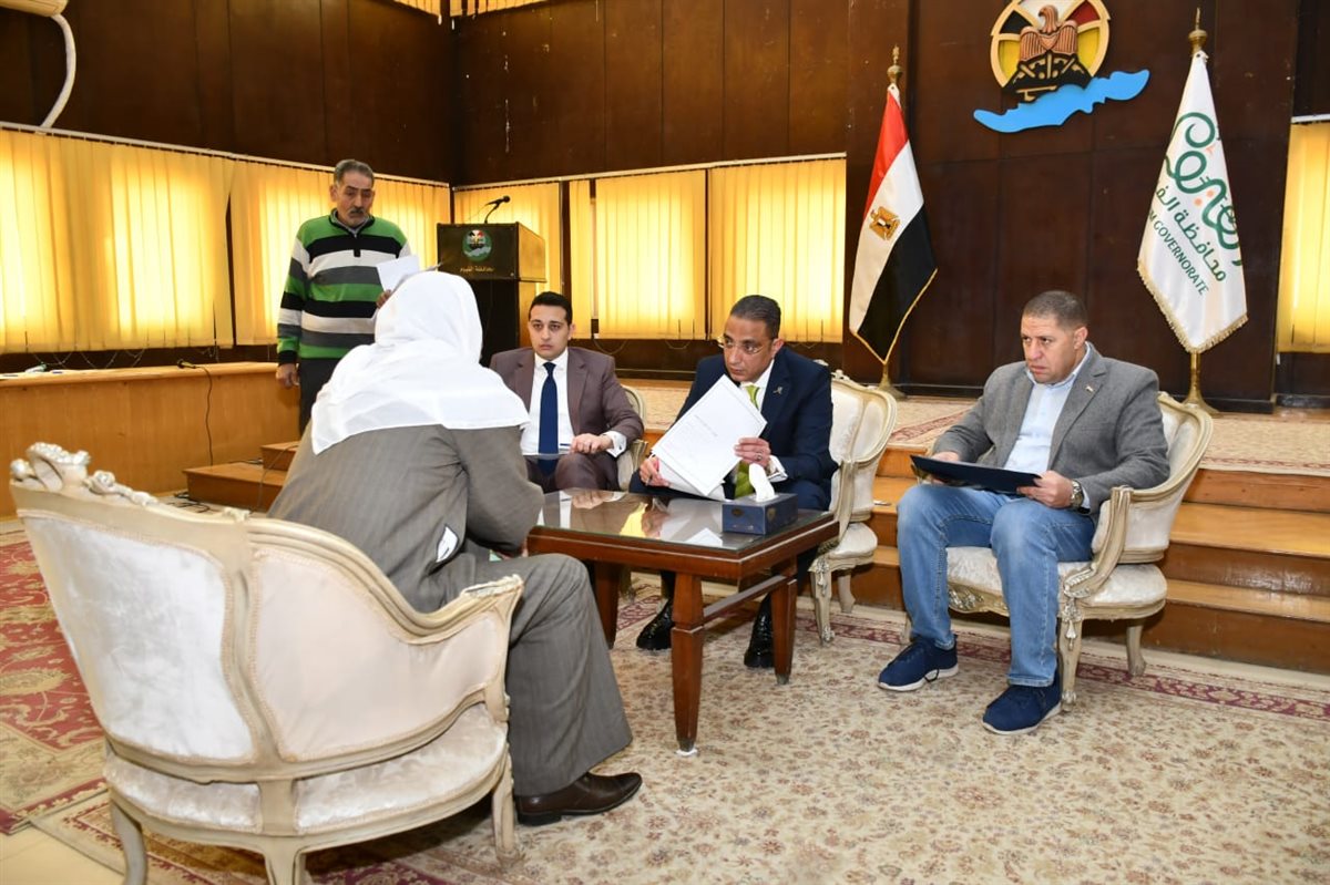 محافظ الفيوم يوجه بتوفير الحماية الاجتماعية للأسر الأولي بالرعاية&nbsp;