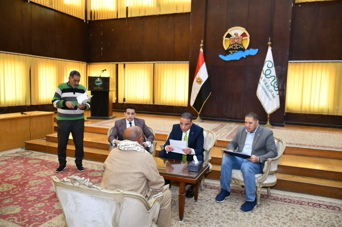 محافظ الفيوم يوجه بتوفير الحماية الاجتماعية للأسر الأولي بالرعاية&nbsp;