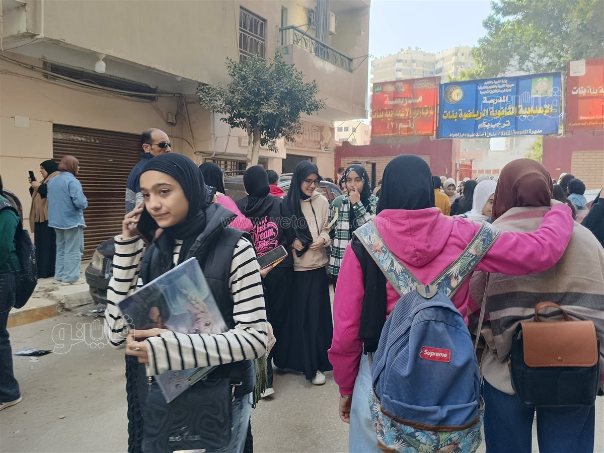 طلاب الشهادة الإعدادية بالشرقية يبكون أمام جزيئات العلوم الصعبة،فيتو