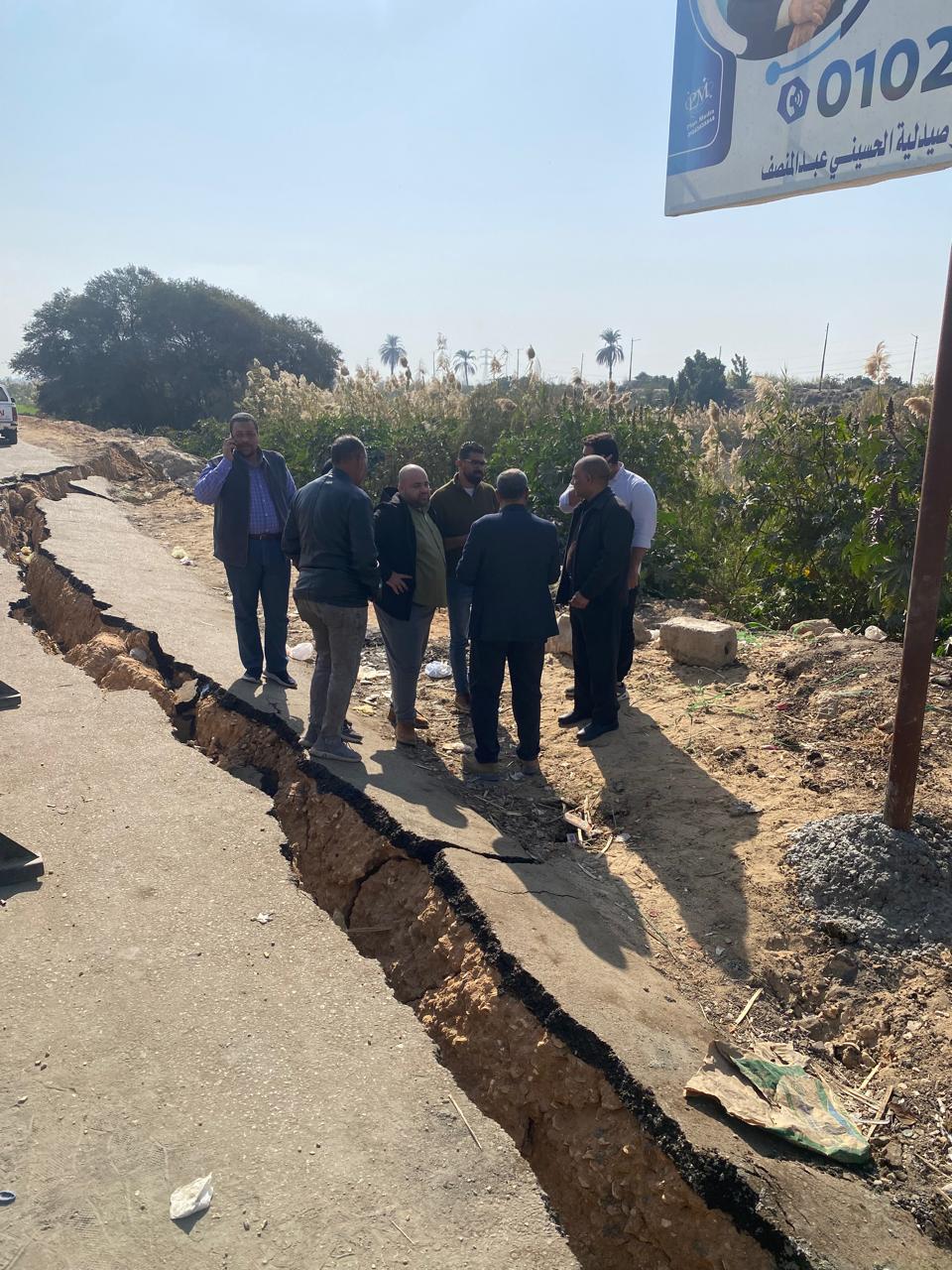 محافظ قنا يوجه بسرعة إصلاح هبوط بطريق مجمع المواقف بأبوتشت