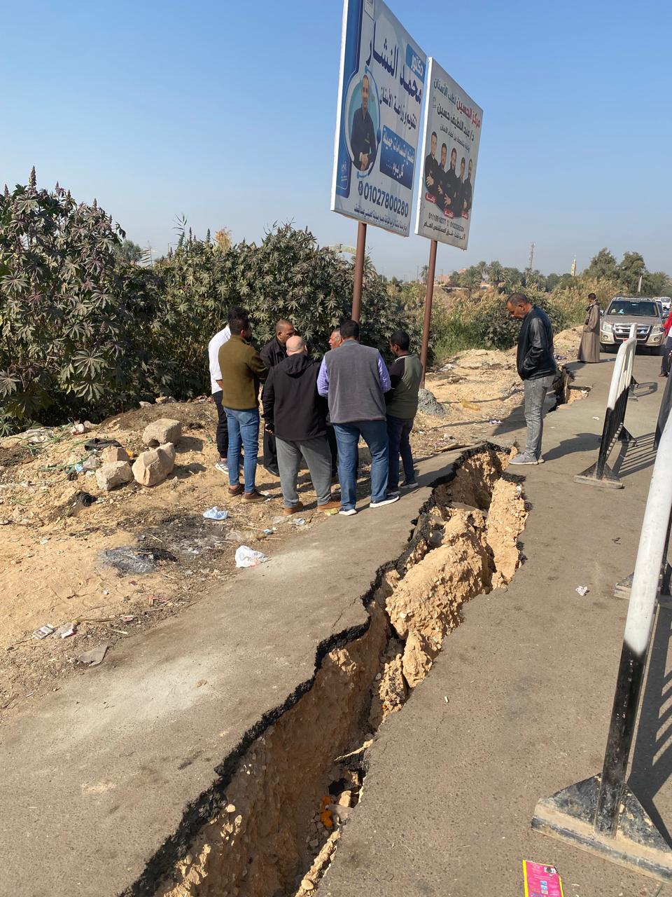 محافظ قنا يوجه بسرعة إصلاح هبوط بطريق مجمع المواقف بأبوتشت