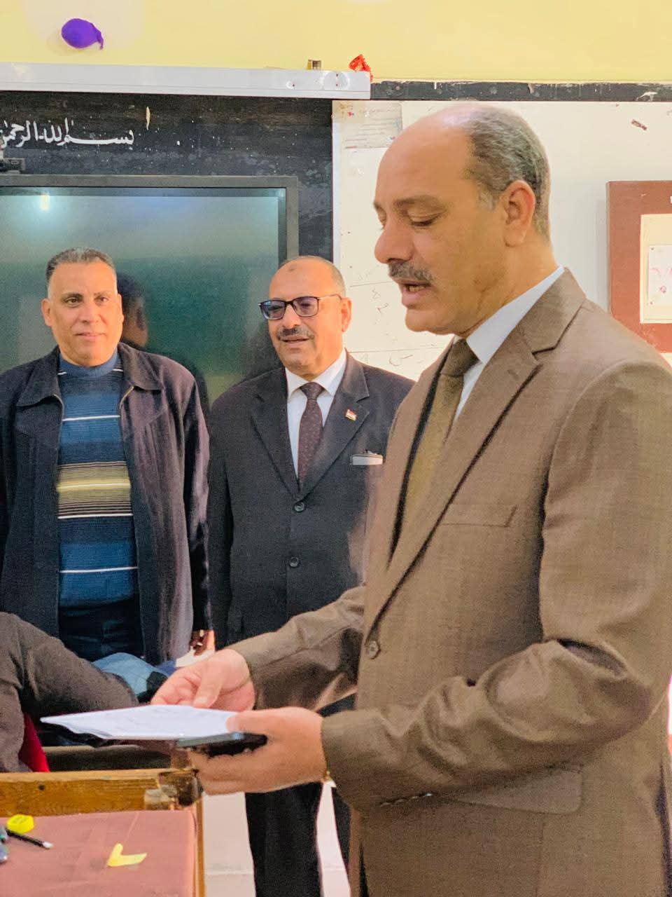 مدير تعليم الإسكندرية يتفقد لجان امتحانات الشهادة الإعدادية &nbsp;