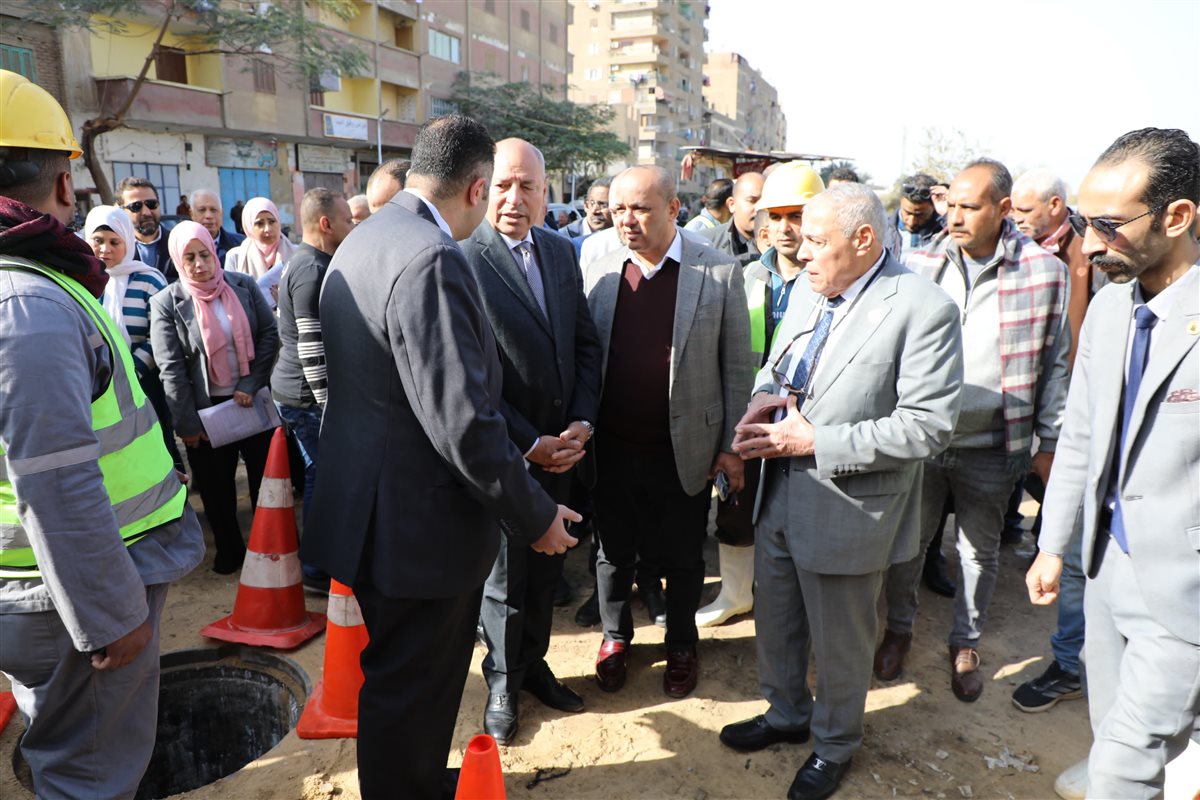 محافظ القاهرة يفتتح مشروع مد خطوط الصرف إلى أرض العجوز