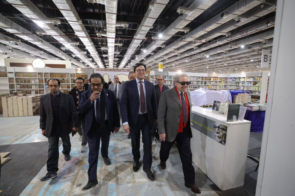 وزير الثقافة ورئيس اتحاد الناشرين المصريين يتفقدون معرض الكتاب قبل افتتاحه