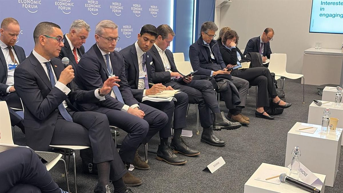 جلسة نقاشية تحت عنوان 