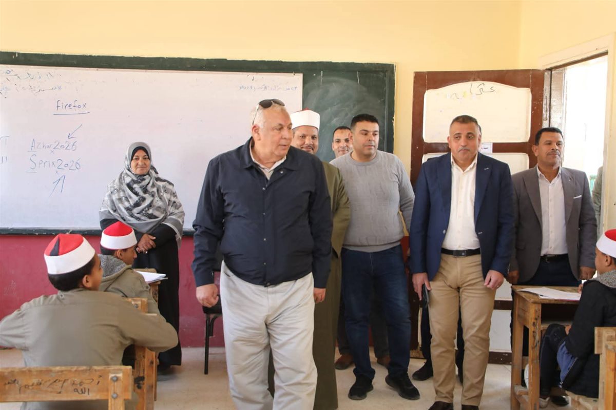 محافظ الوادى الجديد يتفقد لجان امتحانات الشهادة الإعدادية
