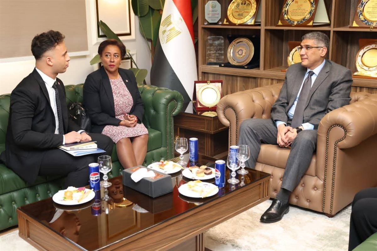 محافظ الجيزة يبحث مع سفيرة الدومينيكان