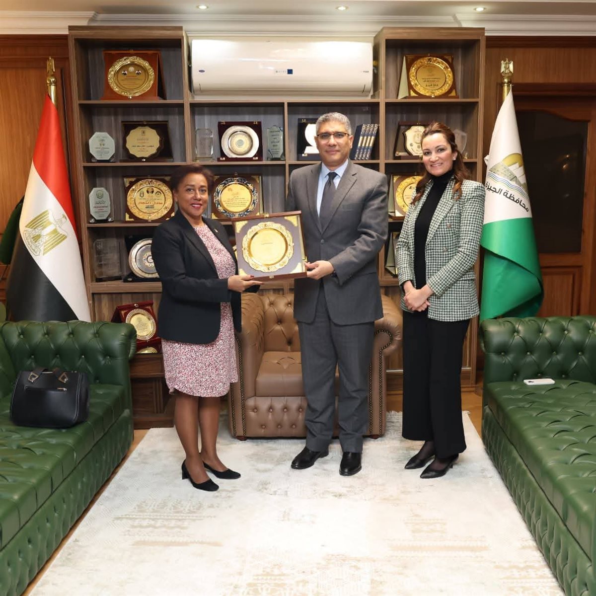 محافظ الجيزة يبحث مع سفيرة الدومينيكان