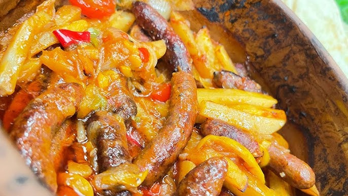 طريقة عمل طاجن السجق بالبطاطس والجزر&nbsp;