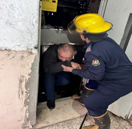 الأجهزة الأمنية بالفيوم تنقذ مواطنًا محتجزًا داخل مصعد&nbsp;<br alt=