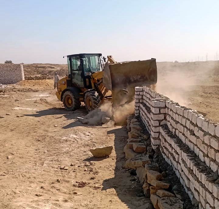 إزالة 22 حالة تعدٍ بمدن دراو والبصيلية وأسوان