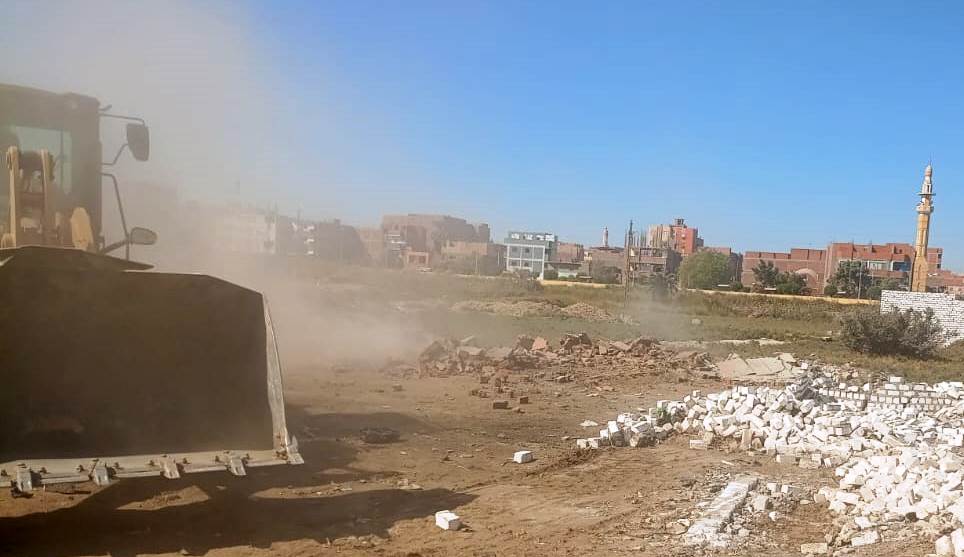 إزالة 22 حالة تعدٍ بمدن دراو والبصيلية وأسوان