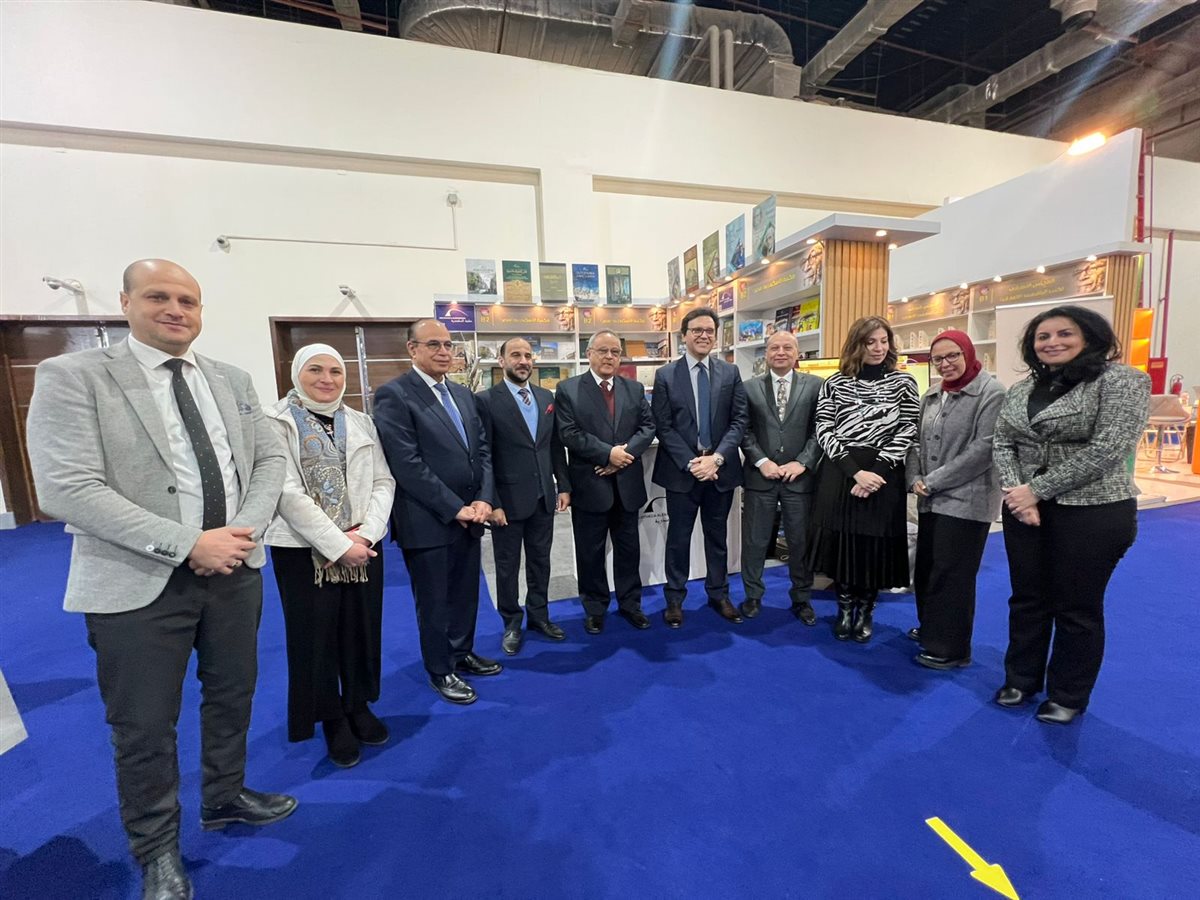 وزيرا الثقافة والتعليم العالى يتفقدان جناح مكتبة الإسكندرية فى معرض القاهرة للكتاب