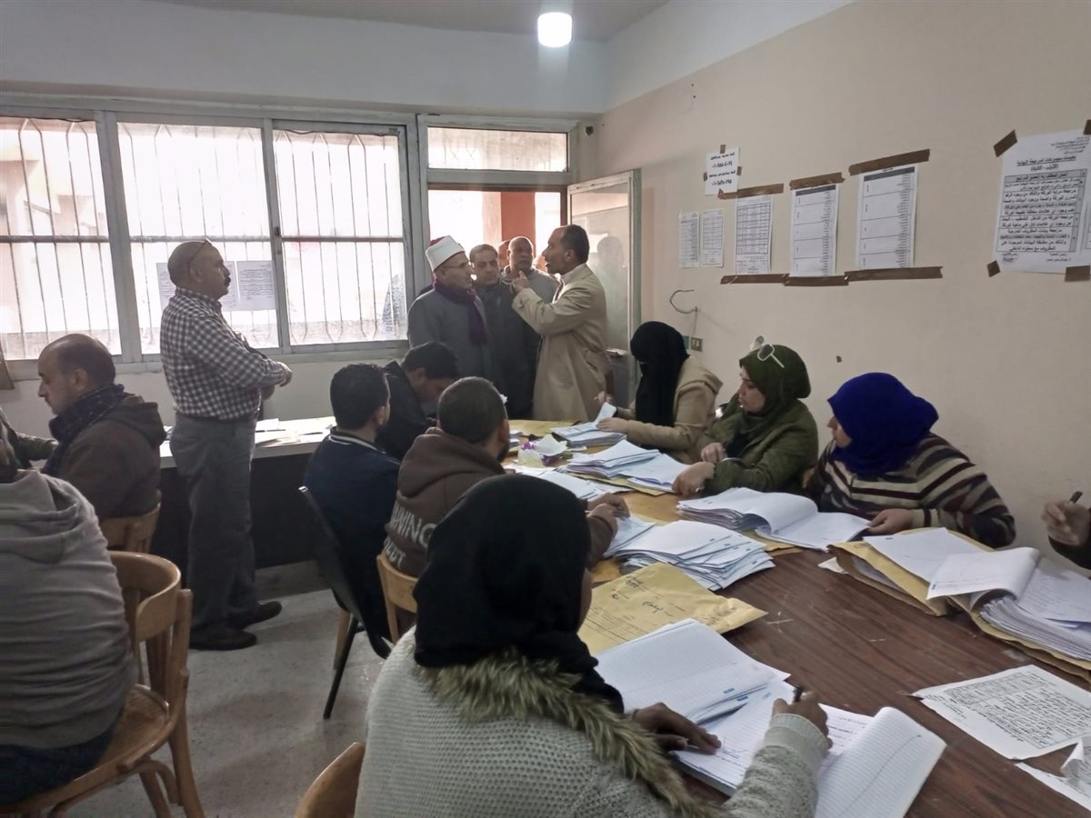 جانب من سير العمل بالكنترول، فيتو