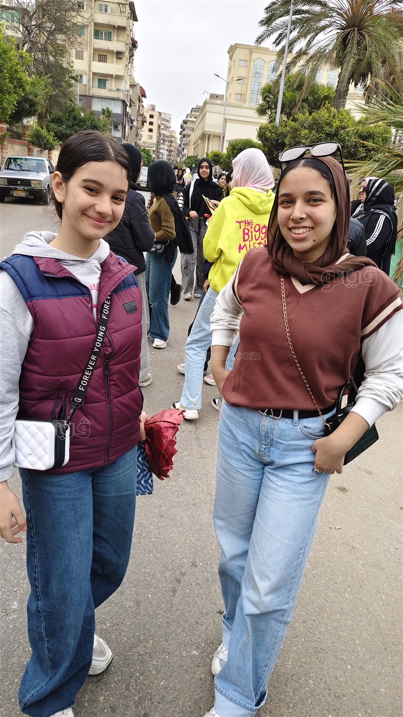 طالبات بورسعيد بعد انتهاء امتحانات العلوم، ڤيتو