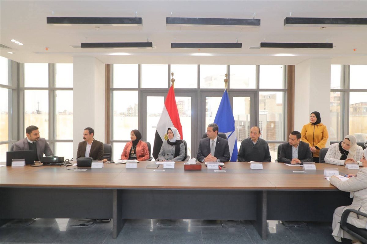 اجتماع محافظ دمياط لمناقشة ملف التامين الصحي الشامل