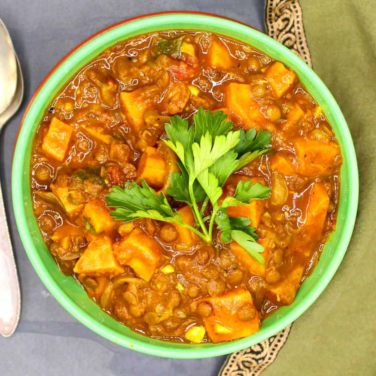 طاجن بطاطس بالعدس