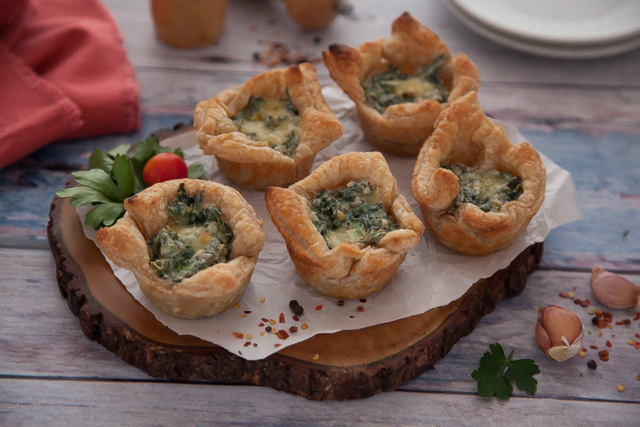 طريقة عمل باف باسترى بالسبانخ والجبن الفيتا&nbsp;