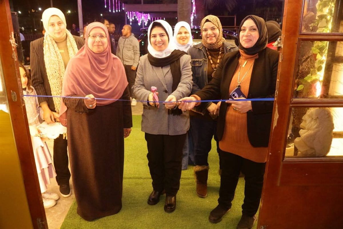 نائب محافظ دمياط تتفقد معرض