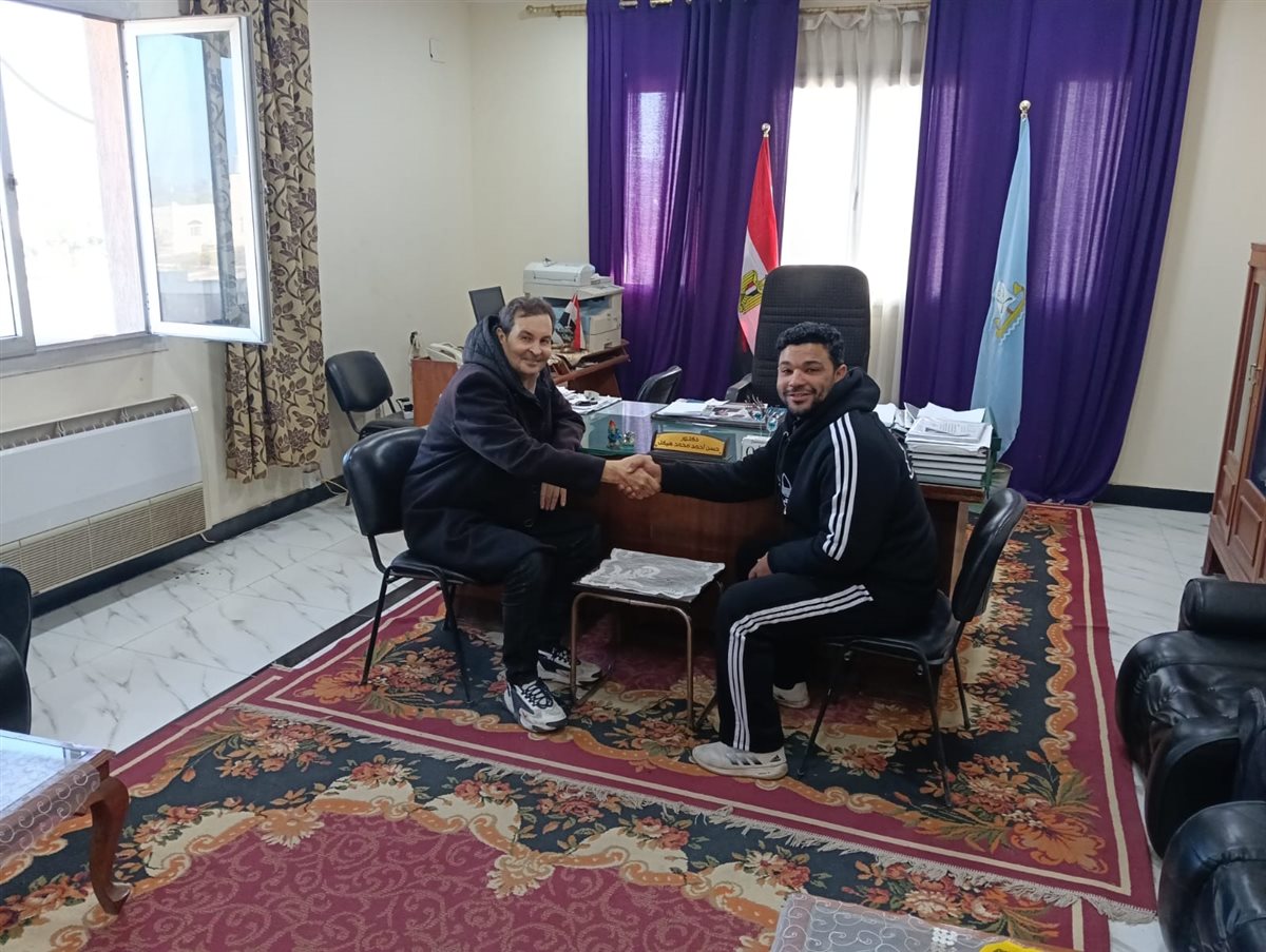 مديرية عمل كفر الشيخ تستقبل المواطن صاحب الواقعة المثيرة