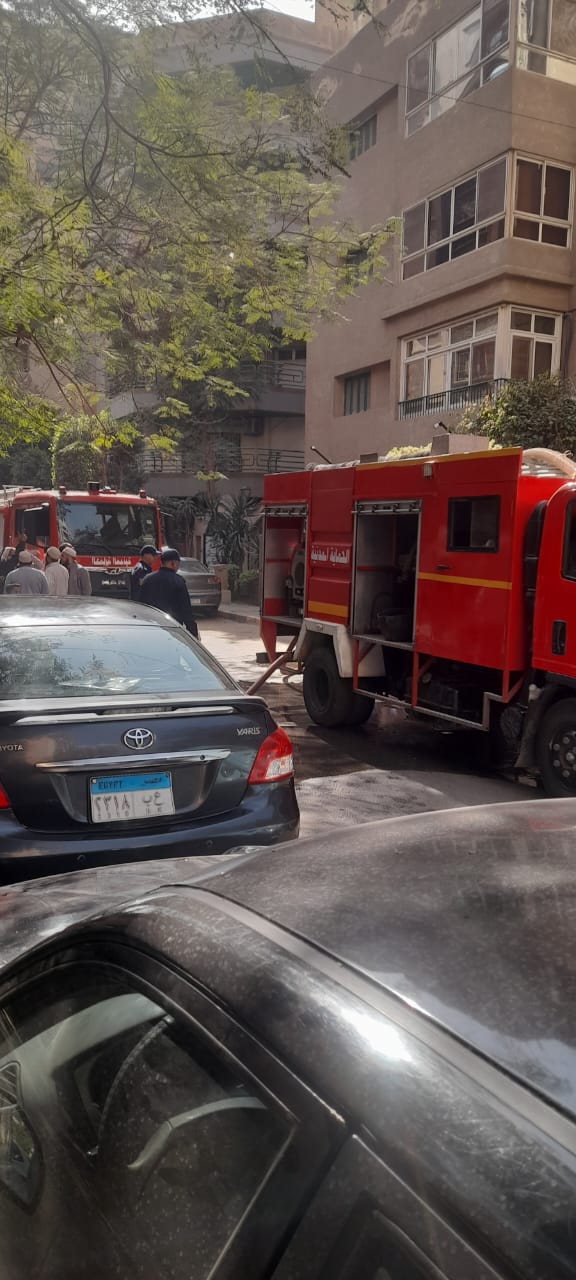 المعمل الجنائي يفحص آثار حريق شقة سكنية في الدقي