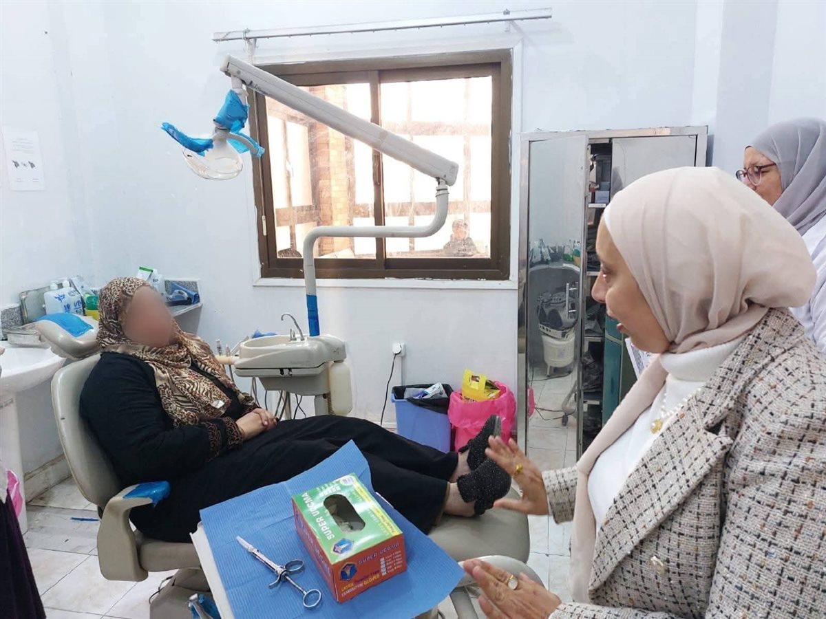 جانب من متابعة العمل داخل المعمل، فيتو