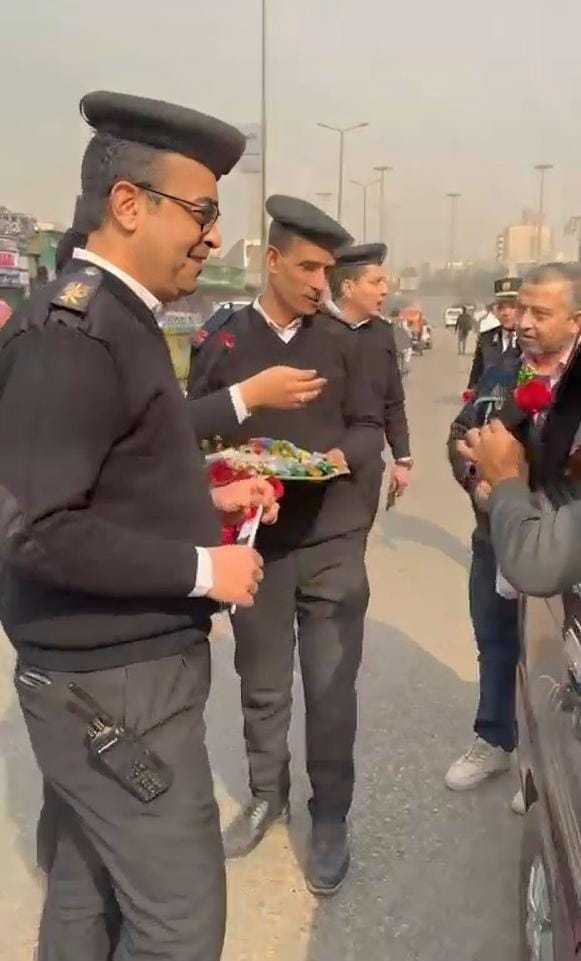 توزيع الشيكولاته احتفالا بعيد الشرطة، فيتو&nbsp;