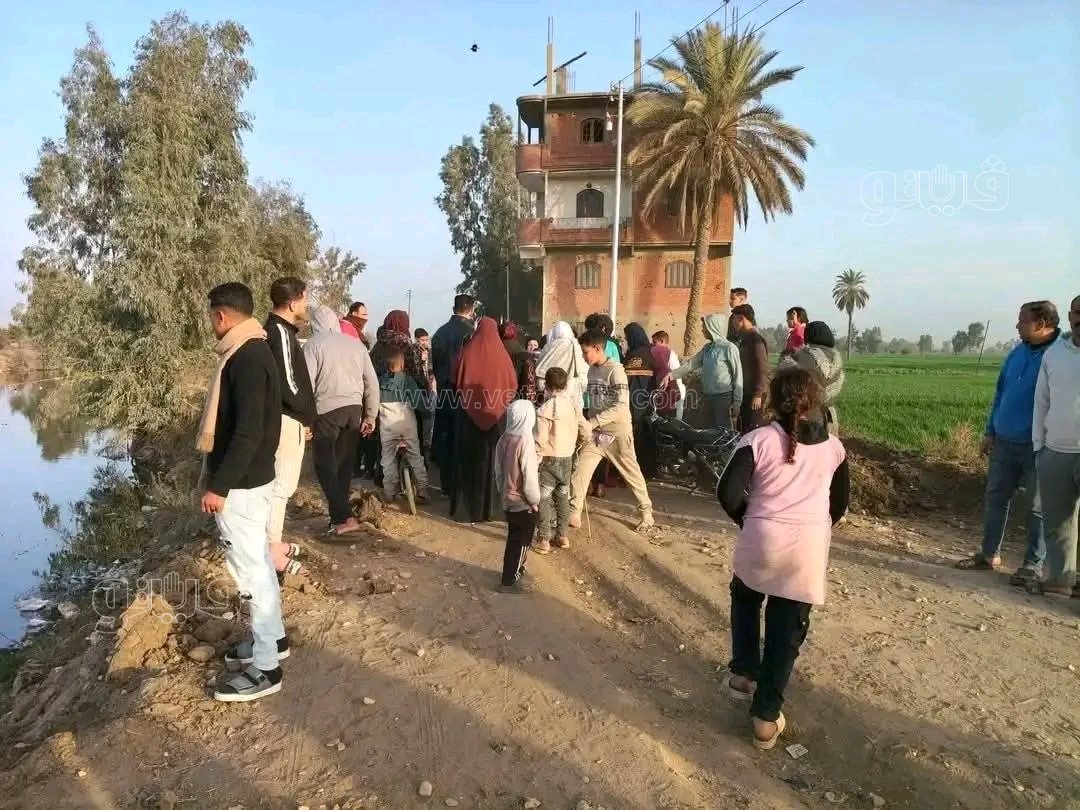 تجمعات الأهالي أمام بحر أبو الاخضر،فيتو