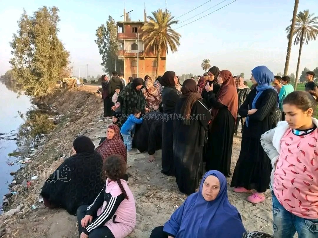 تجمعات الأهالي أمام بحر أبو الاخضر،فيتو