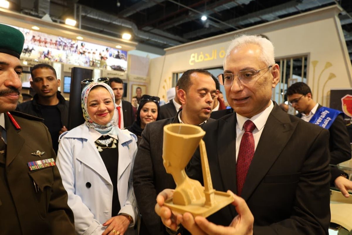 وفد طلابي يزور معرض القاهرة الدولي للكتاب 57