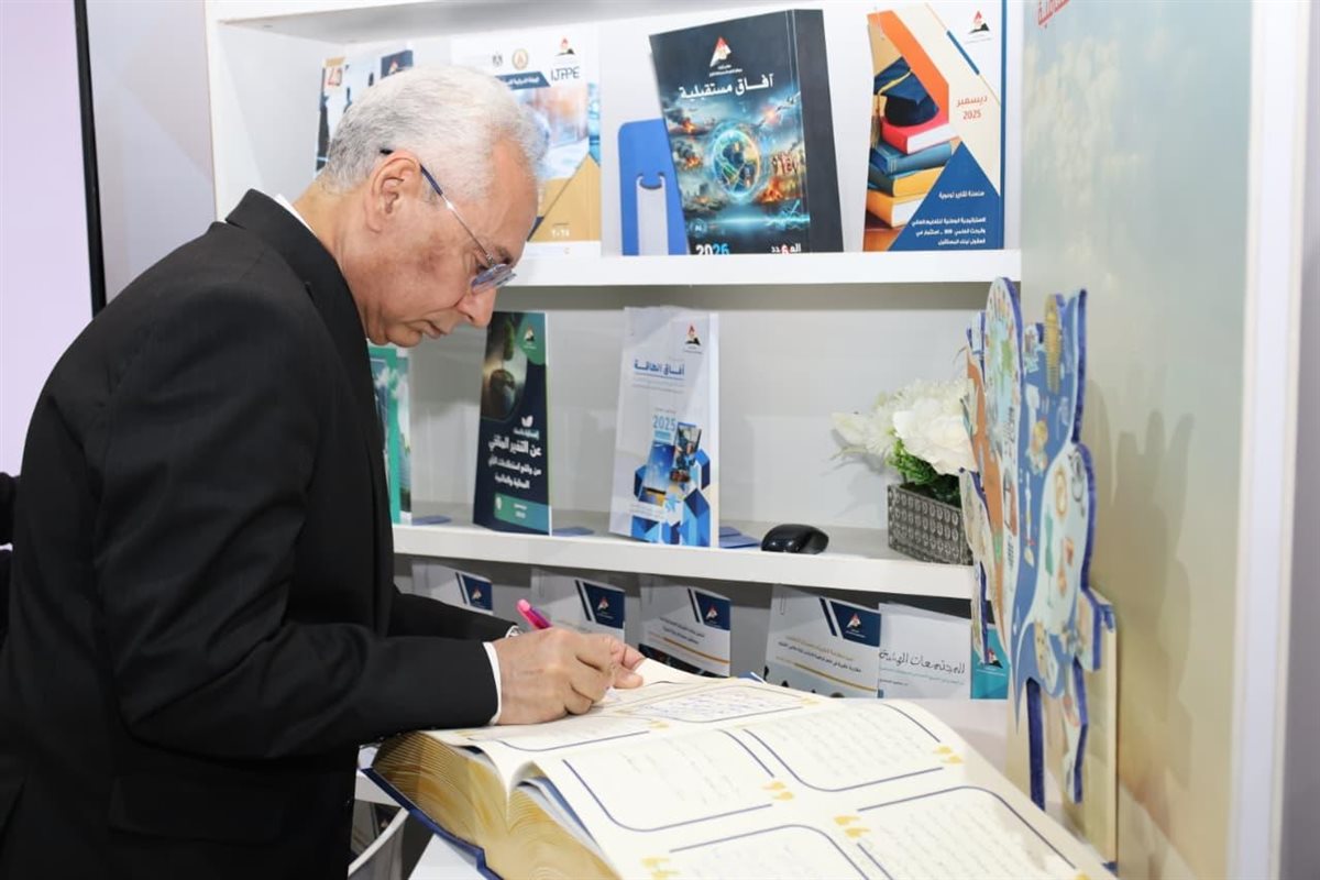 وفد طلابي يزور معرض القاهرة الدولي للكتاب 57