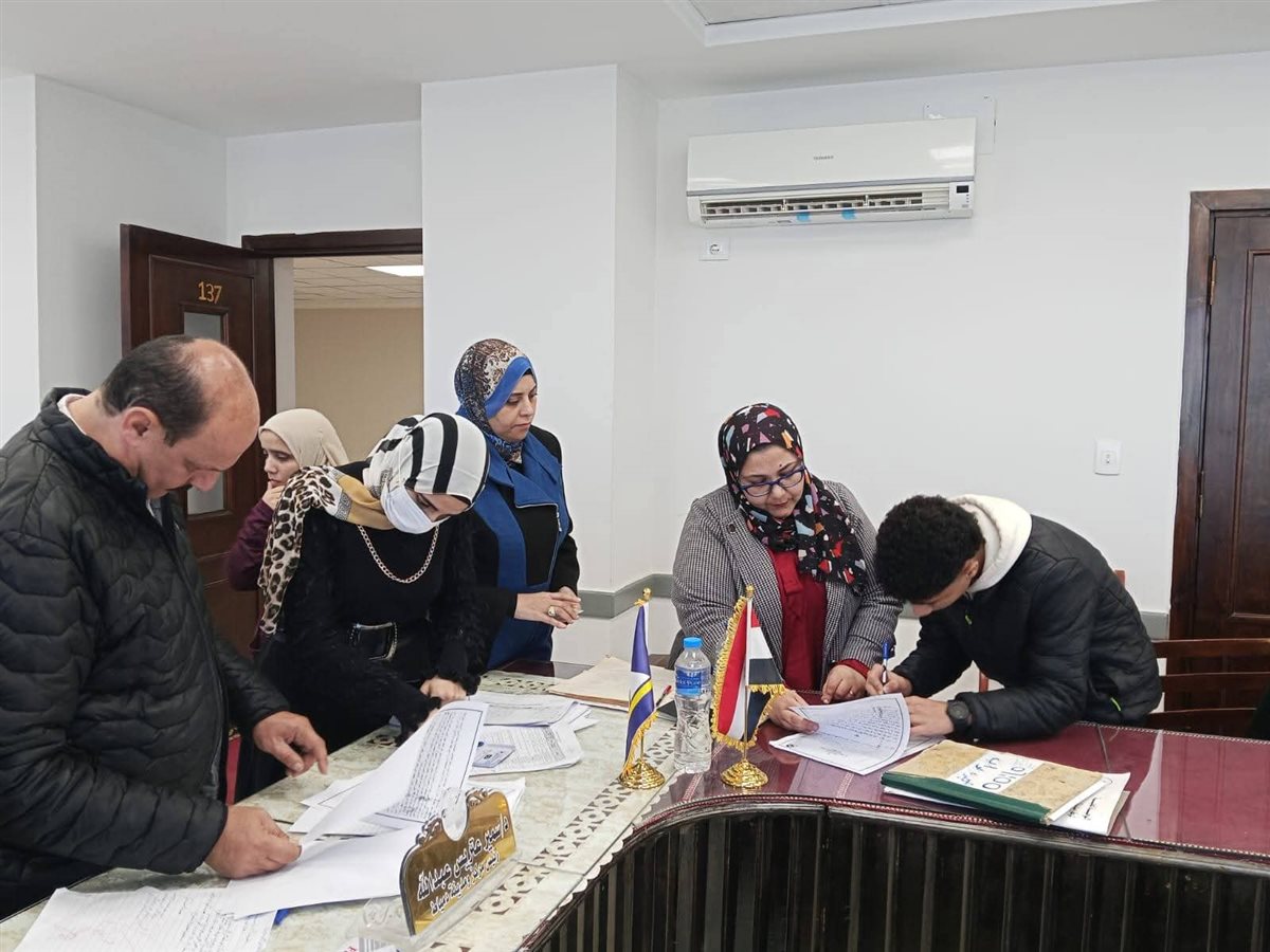 رئيس مدينة دمياط يتابع استبدال وحدات السكن الاقتصادي ببدائل في