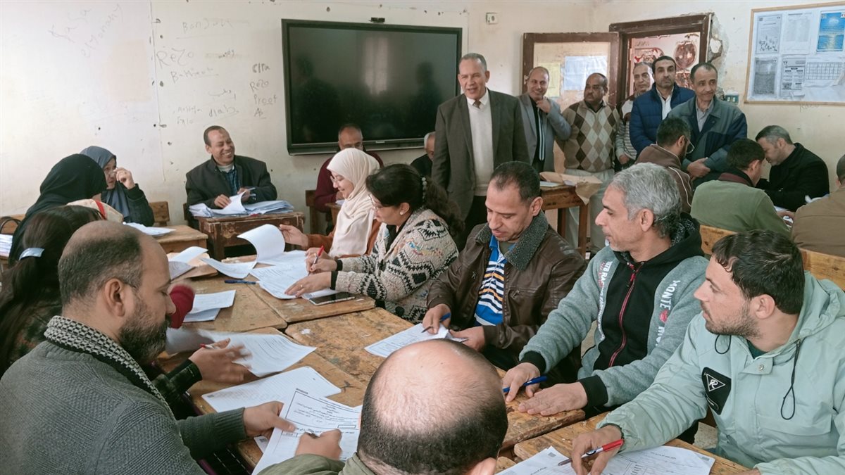 وكيل التعليم بأسيوط يتابع تصحيح امتحاني اللغة العربية والرياضيات&nbsp;