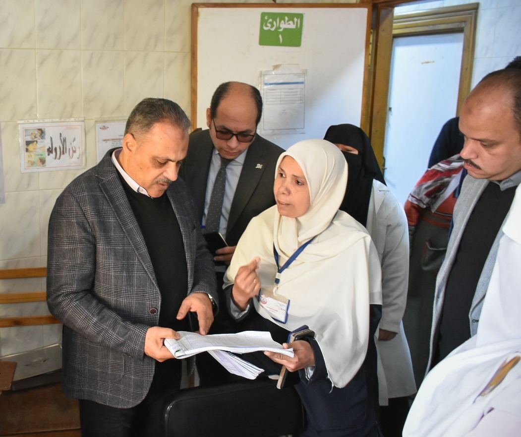 زيارة مفاجئة لمحافظ الشرقية لوحدة طب الأسرة،فيتو