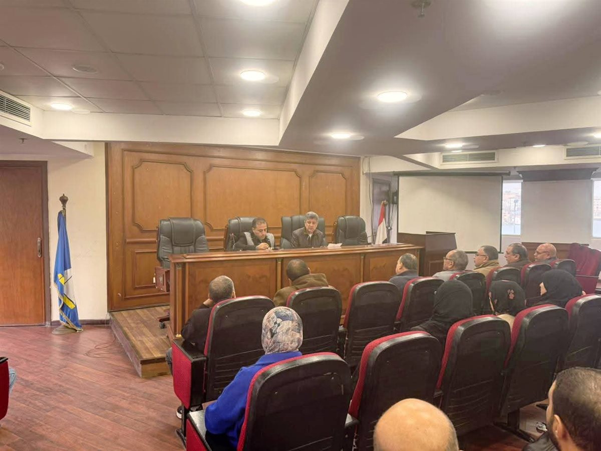 اجتماع رئيس الغرفة التجارية بدمياط مع اعضاء شعبة البقالة والجمعية العمومية،