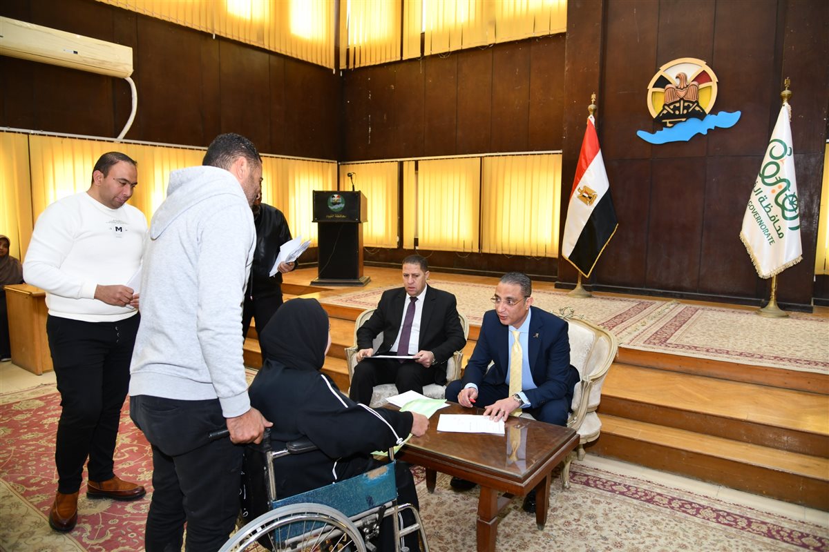 لقاء محافظ الفيوم لخدمة المواطنين