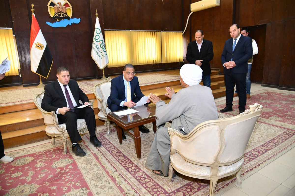 لقاء محافظ الفيوم لخدمة المواطنين