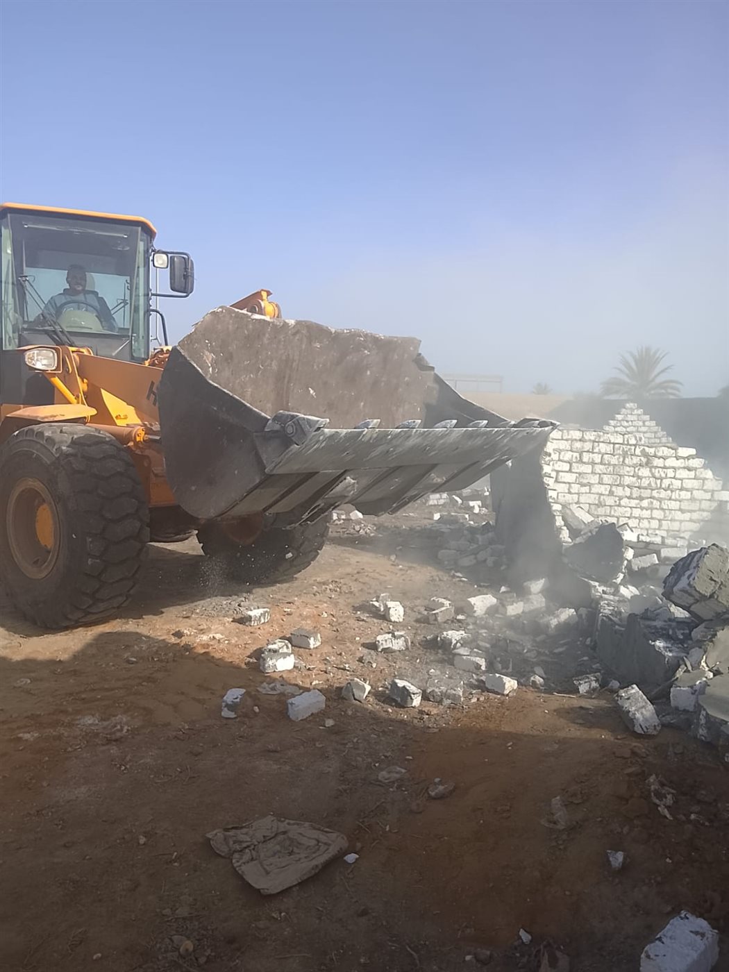 جانب من أعمال الإزالة، فيتو