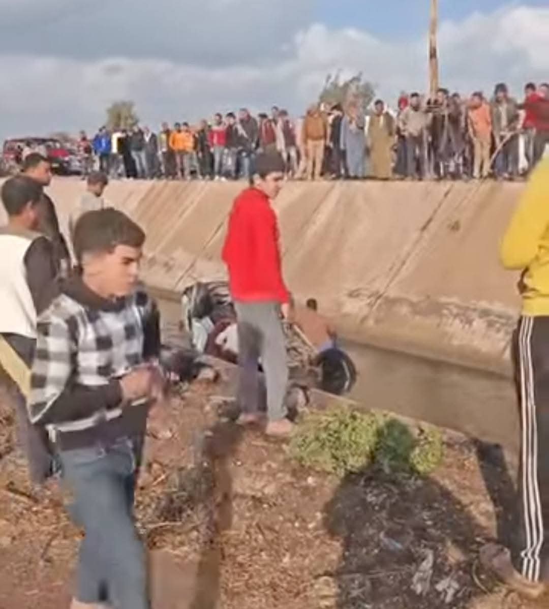 اصابة 4 أشخاص في انقلاب سيارة بترعة على طريق زفتي – المحلة&nbsp;