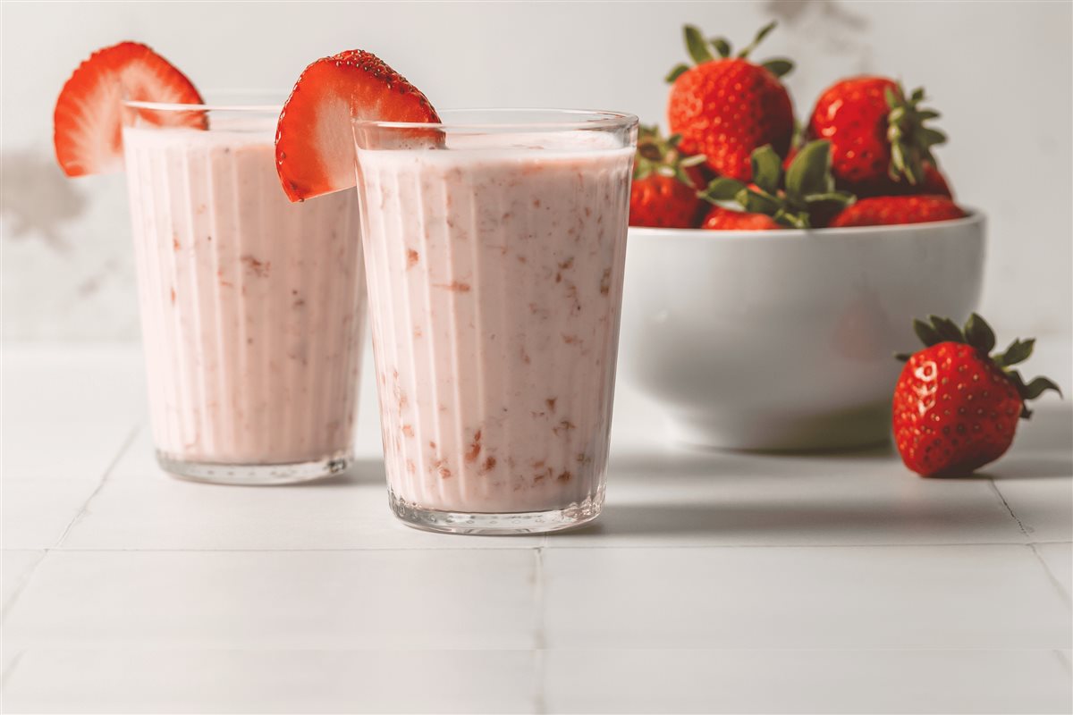 مخاطر نكهة الفراولة واللون الأحمر فى اللبن والزبادى