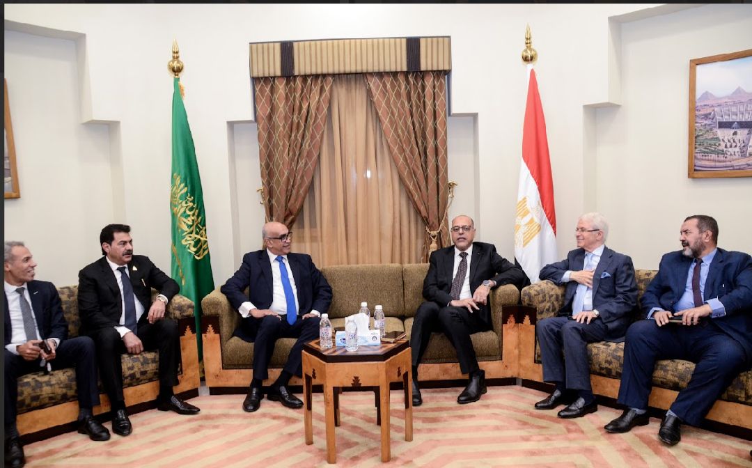 اجتماع مع ممثلي الجالية المصرية ومستثمرين مصريين وسعوديين