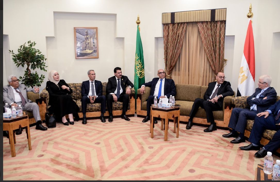 اجتماع مع ممثلي الجالية المصرية ومستثمرين مصريين وسعوديين