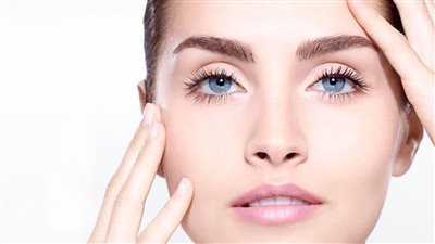 أكلات تغنى عن ترطيب البشرة وتعزز جمالها