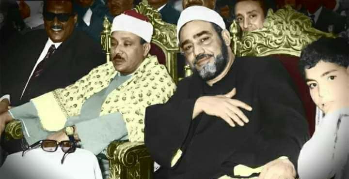 النقشبندى بجوار الشيخ عبد الباسط عبد الصمد&nbsp;