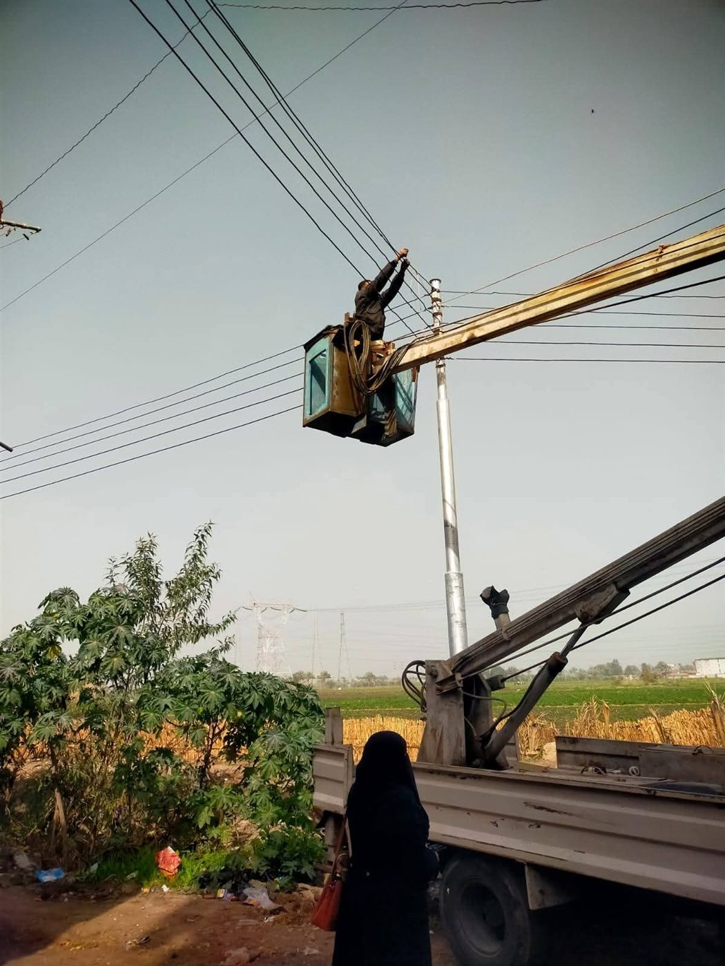 حملات لرفع كفاءة الانارة وتحصيل مستحقات الدولة بقرى دمياط